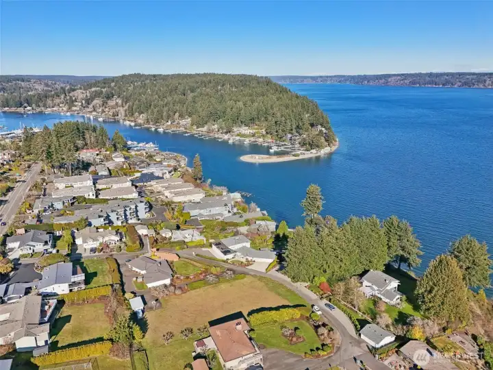 You're super close to the Tides and downtown. Just stroll, roll or drive to get into all the fun Gig Harbor offers.