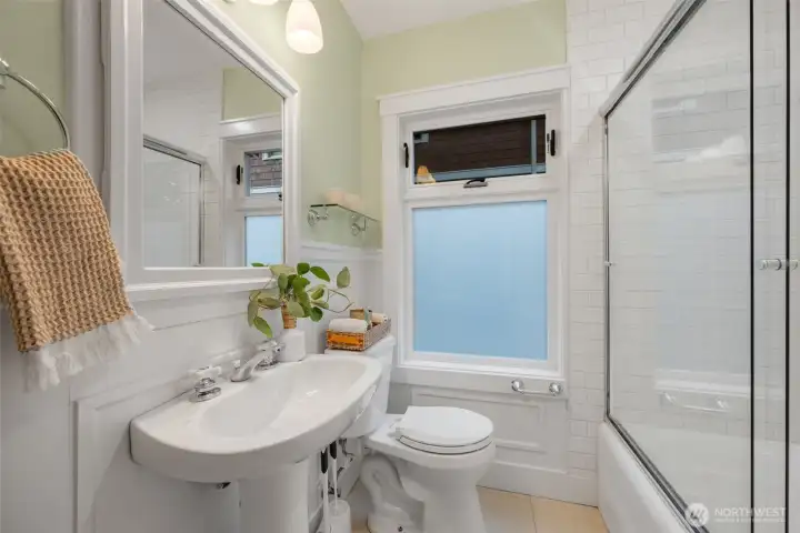 Main floor full bathroom.