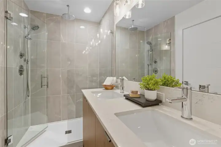 En-Suite Bathroom in Primary Bedroom
