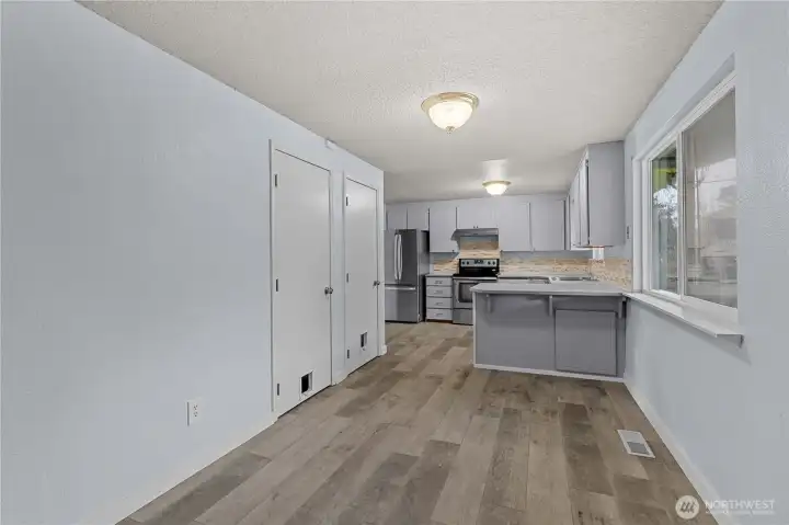 Kitchen w/ eating space