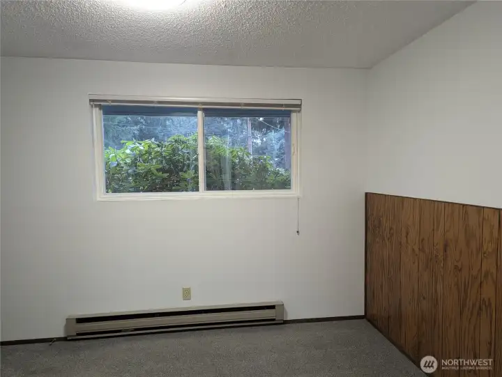 Cozy bedrooms with walkin closets.