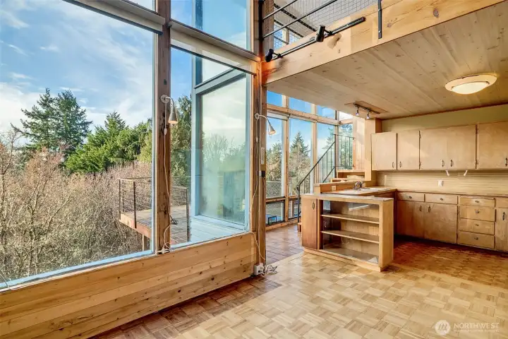 Large westerly facing picture windows.