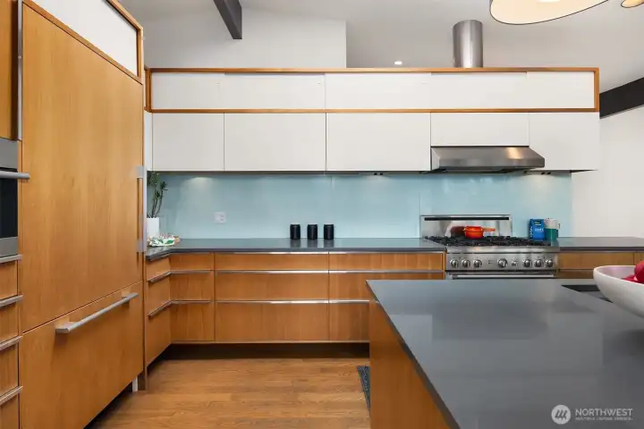 Whether prepping tea for a cozy visit with a friend, assembly-line lunch prep, scrambled eggs & pancakes on the weekends, or serving up platters to a crowd, this kitchen handles it all with aplomb.