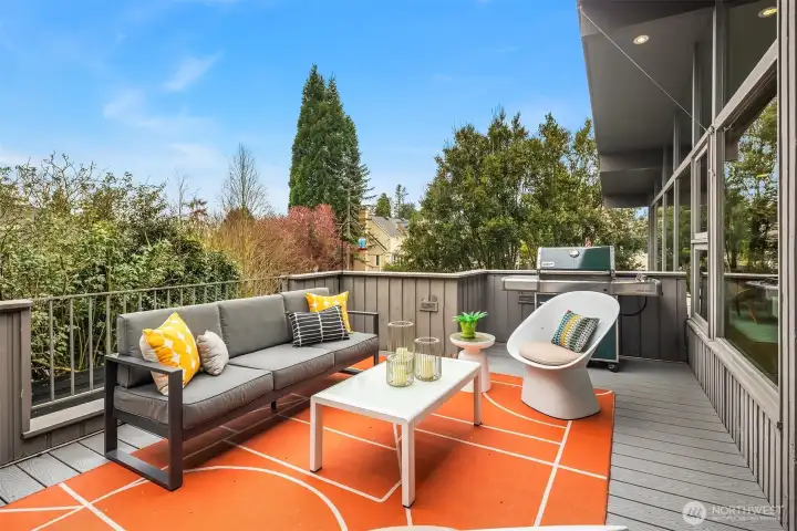 Fire up the grill and dine al fresco this summer, or just relax and soak in every last drop of sunshine from your west-facing deck.