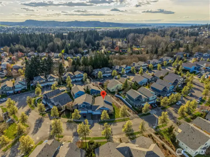 Minutes from downtown, Highway 2, shopping, dining, rivers, parks, and outdoor adventures like Stevens Pass skiing and Index rafting/climbing.