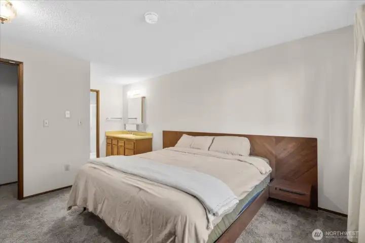 Primary connected to it's on ensuite.