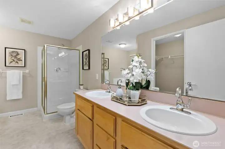 Primary 5-piece ensuite