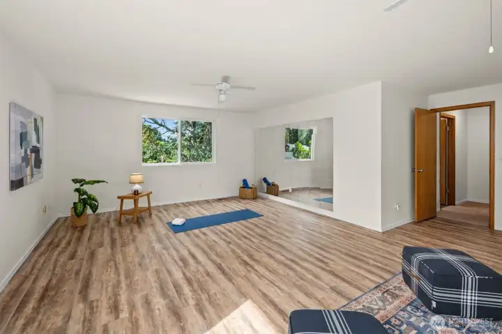 Transform this bonus room into a theater... So many options!