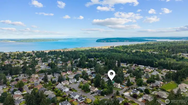 Gorgeous views living in the Pacific Northwest. Oakbrook is a sought after community in Lakewood.