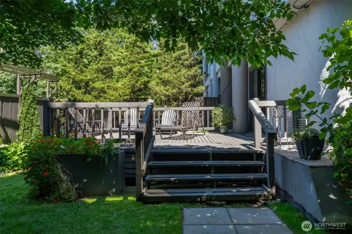Common deck