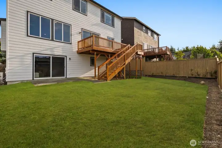 Spacious back yard! Spacious back yard!