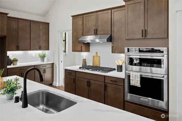 Kitchen with plenty of storage