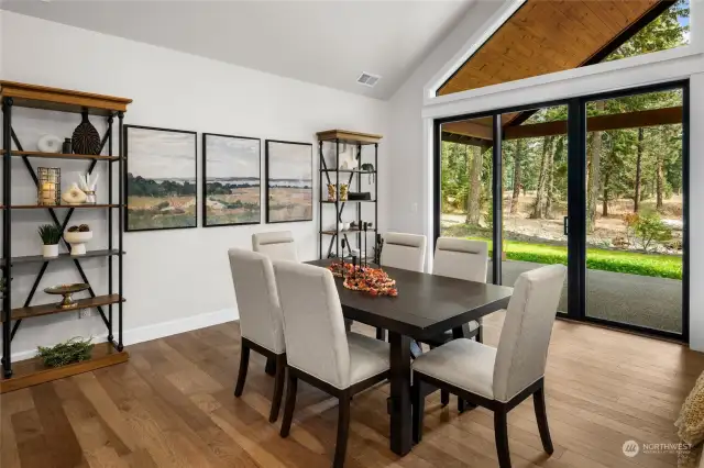 Dining room with plenty of entertainment space