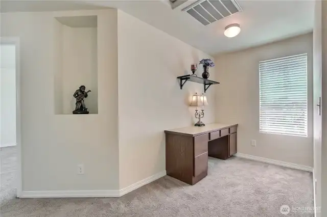 The upstairs loft, complete with built-ins, creates the ideal private in-home office space. Natural light pours in, making it a bright and energizing place to work or unwind. Thoughtfully designed for both productivity and comfort, this versatile area adapts to your needs. It’s a perfect blend of functionality and inviting atmosphere.