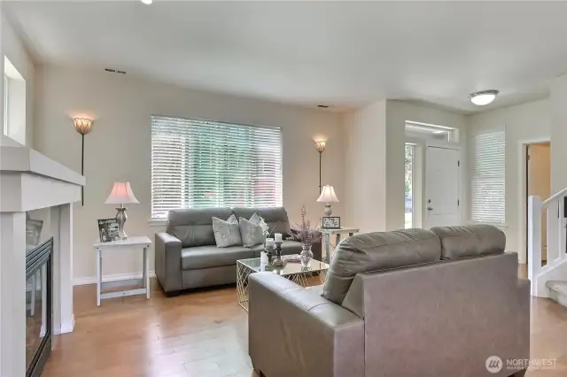 The living room is bright and functional, offering a comfortable space that easily adapts to your lifestyle. Large windows fill the room with natural light, creating a warm and welcoming atmosphere. Whether you're relaxing, entertaining, or working from home, this space does it all with ease. It's the perfect blend of style and everyday practicality.