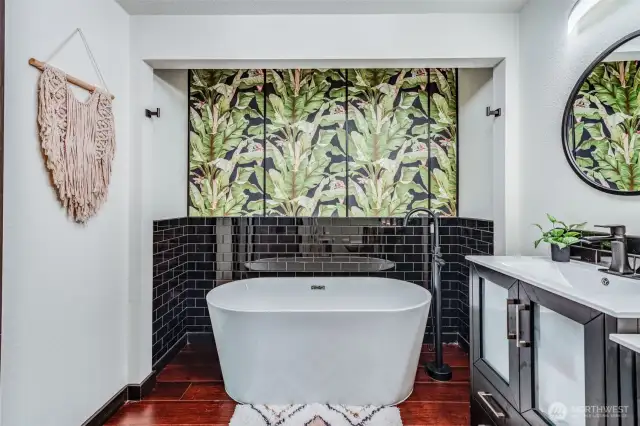 Primary En-Suite Bathroom
