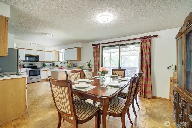 Enjoy everyone over for dinners in this spacious dining room and kitchen