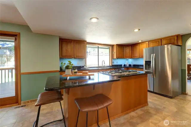 Center Island Bar Seats 2...Great Conversation Area..Luscious Granite Counters & Solid Oak Cabinets