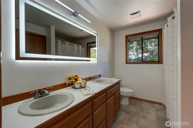 Full 4PC Bath Upstairs