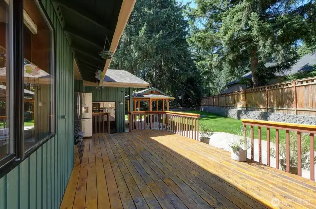 Large Entertaining Deck-Approx. 644 Sq.Ft.