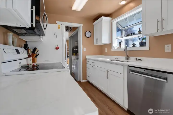 Kitchen with stainless steel appliances that stay!