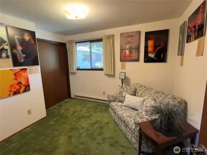 3rd bedroom w/closet
