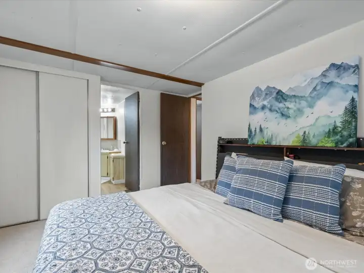 Spacious primary with en-suite Bath.