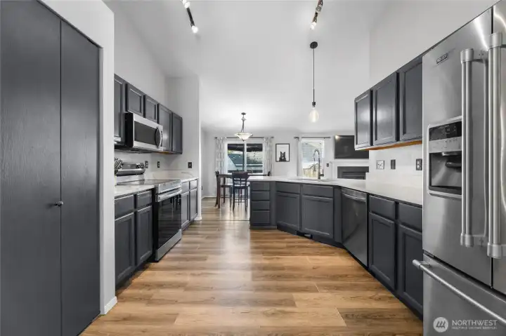 You will love cooking and entertaining in this kitchen