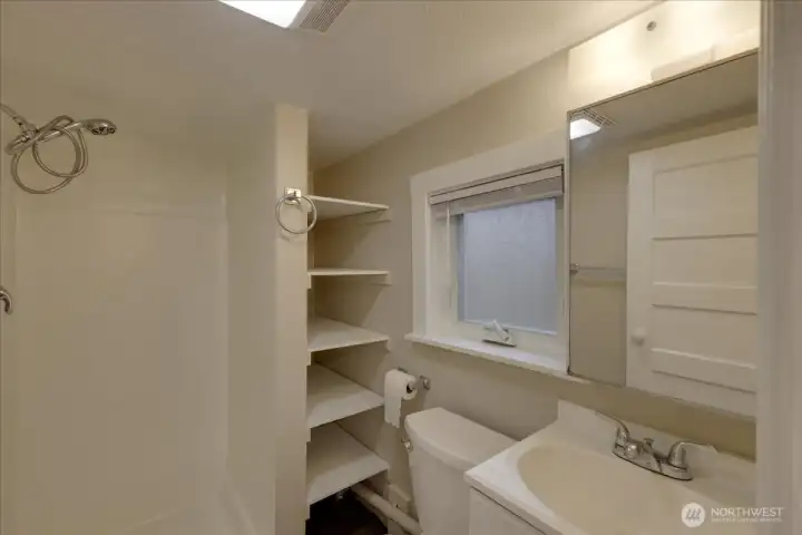 Unit #5 Bath picture.