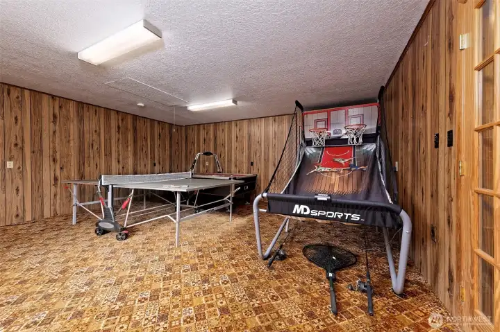 Bpnus space attached to garage, wood stove, game room