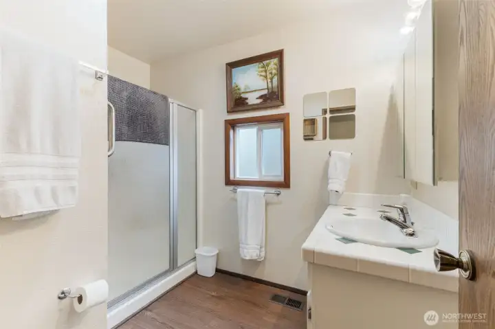 2nd Bedroom with En Suite 2nd Bedroom with En Suite