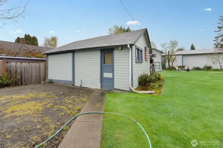 Bonus Garage with Small Shop, Extra Storge & Canning Room Bonus Garage with Small Shop, Extra Storge & Canning Room