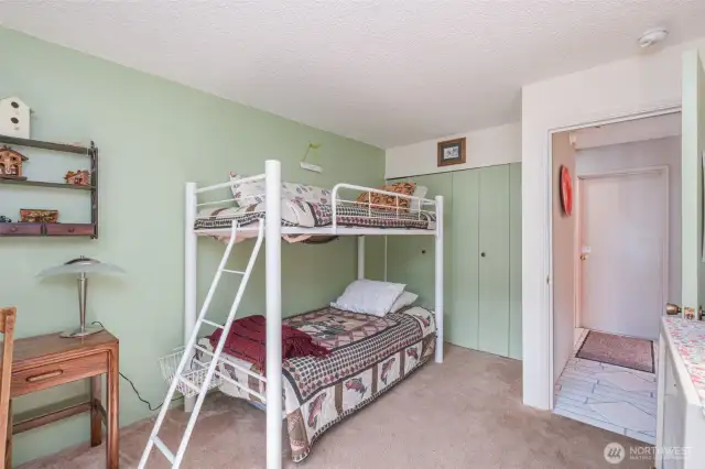 Guest Bedroom View2