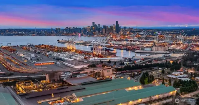 This Youngstown home is ideal for its proximity to Alaska Junction and super easy access to the West Seattle Bridge.