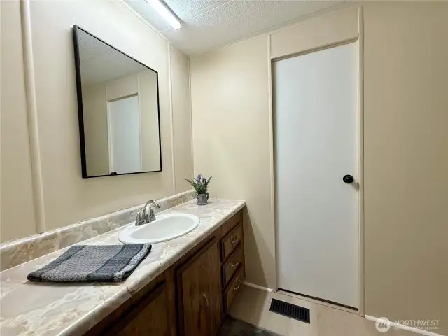 Guest bathroom.
