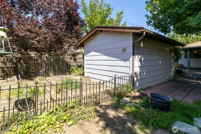 Garden Space behind Detached Studio