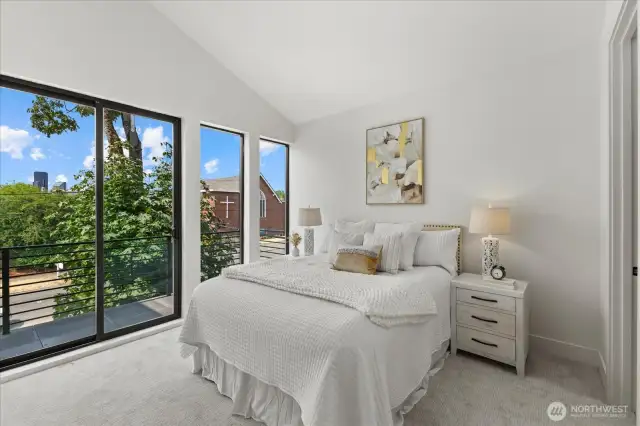 Upper bedroom - Primary