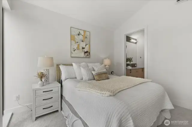 Upper bedroom - Primary - with bathroom