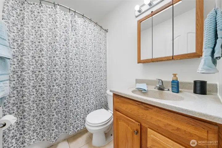 Upstairs full bathroom