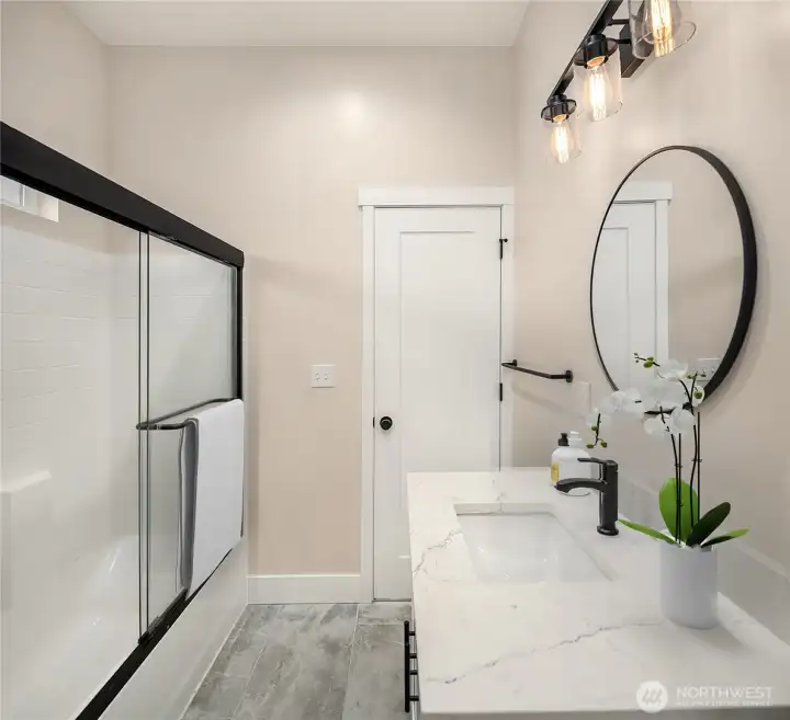 Jack and Jill Full bath between bedrooms