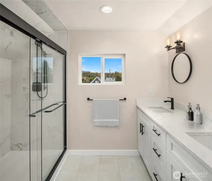 Attached primary 3/4 bath