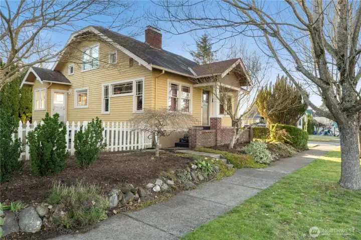 Welcome! Come take a look at this amazing 1925 Craftsman home.