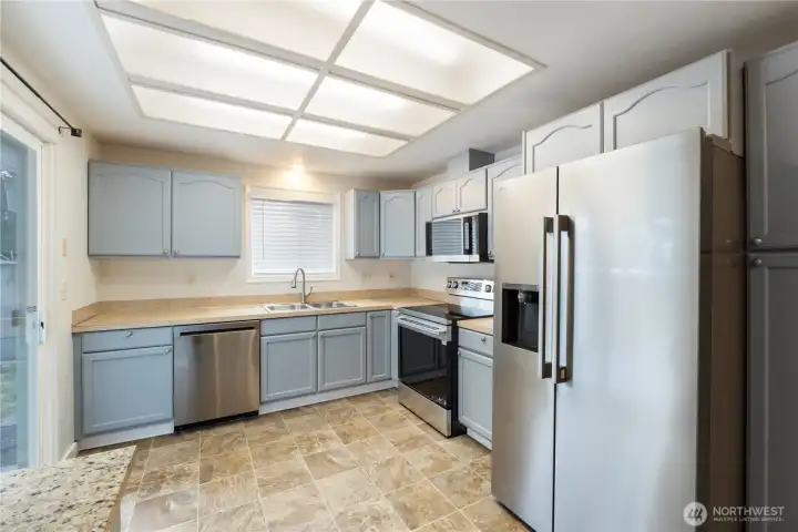 Kitchen-All New Appliances