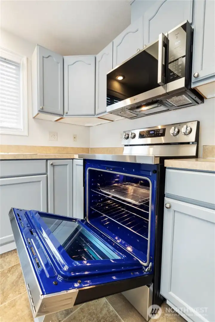 Kitchen-All New Appliances