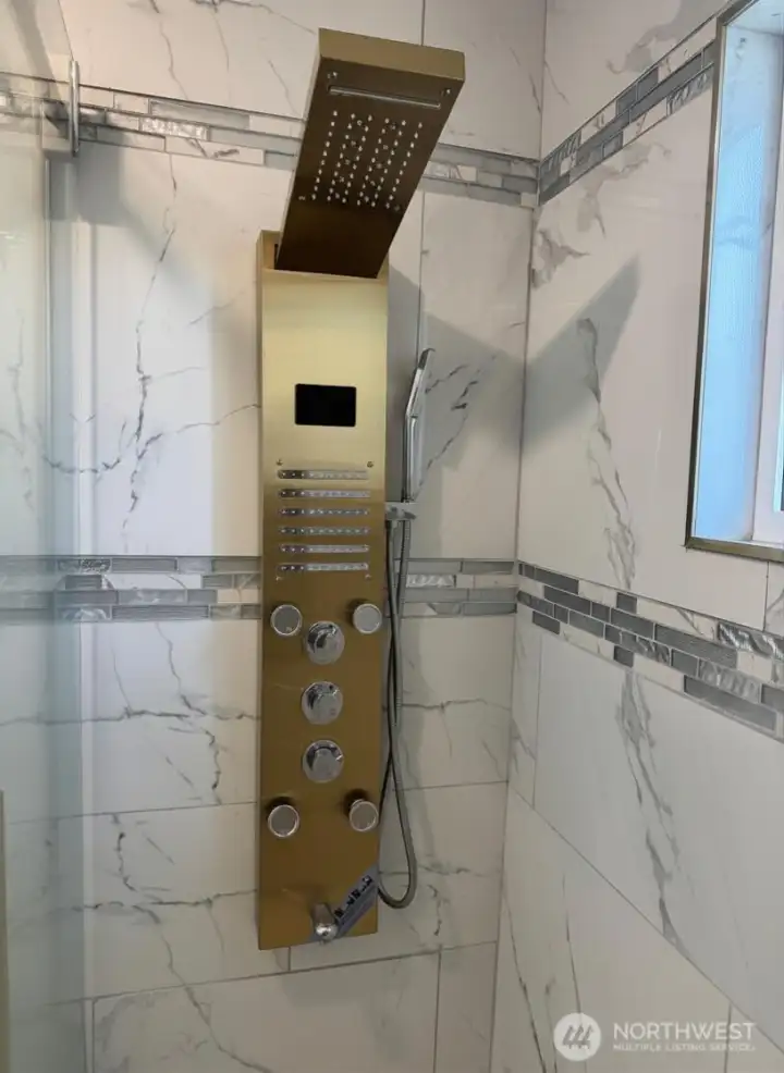 Lot's of shower options.