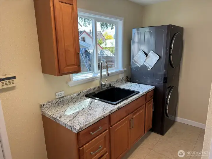Laundry Room - Washer & Dryer stay