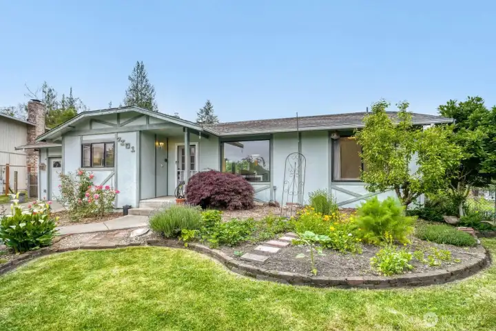 Wonderful garden oasis awaits!