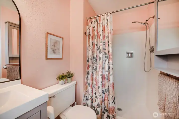 Charming primary bathroom!