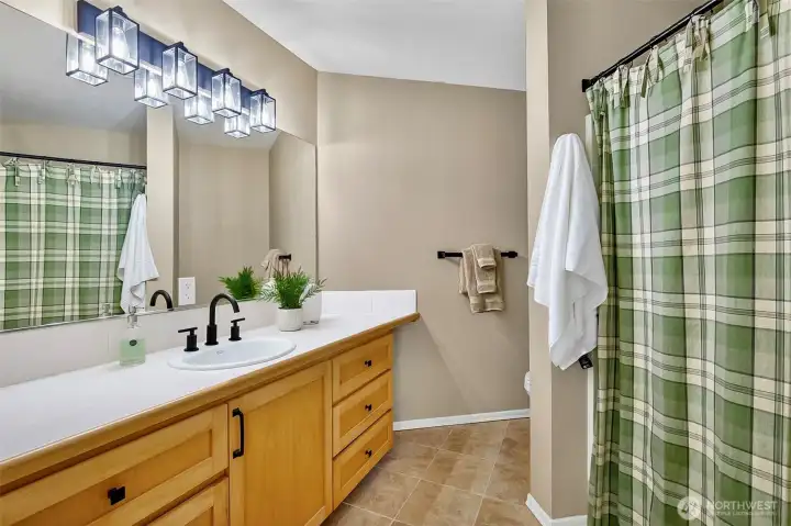 Hall (full) bathroom