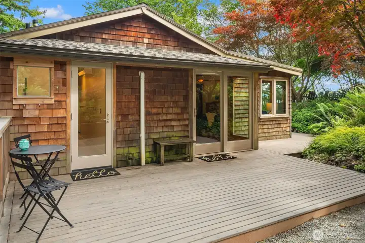 The back yard area enjoys peace and privacy. The back yard area enjoys peace and privacy.